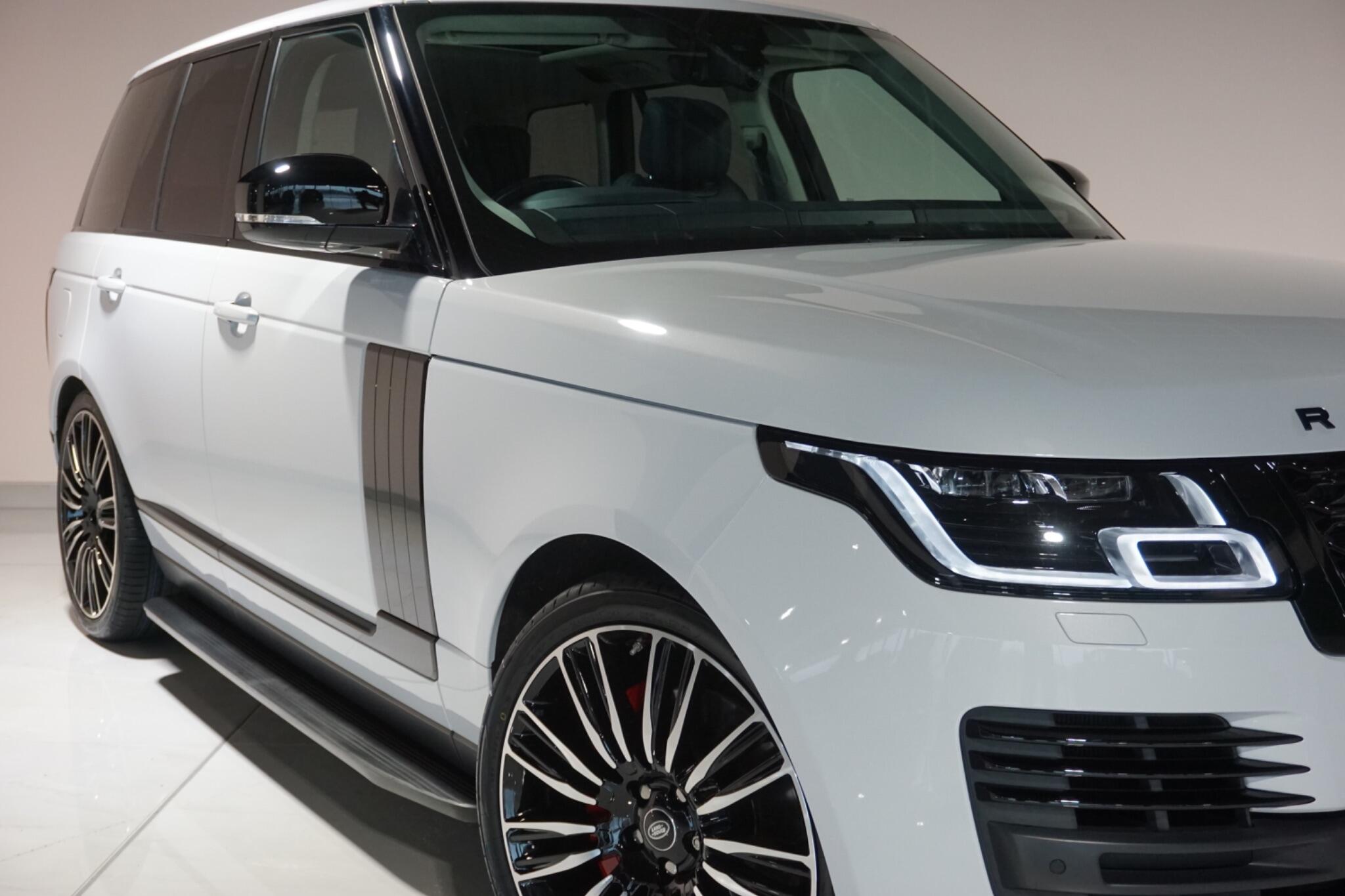 Land Rover Range Rover 2.0 P400e 13.1kWh Vogue SUV 5dr Petrol Plug-in Hybrid Auto 4WD Euro 6 (s/s) (404 ps)